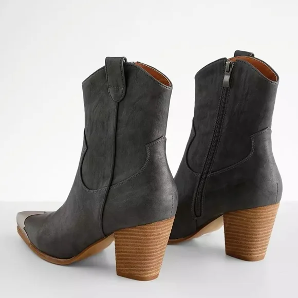 Dakota Western Ankle Boot - Picture 2 of 7